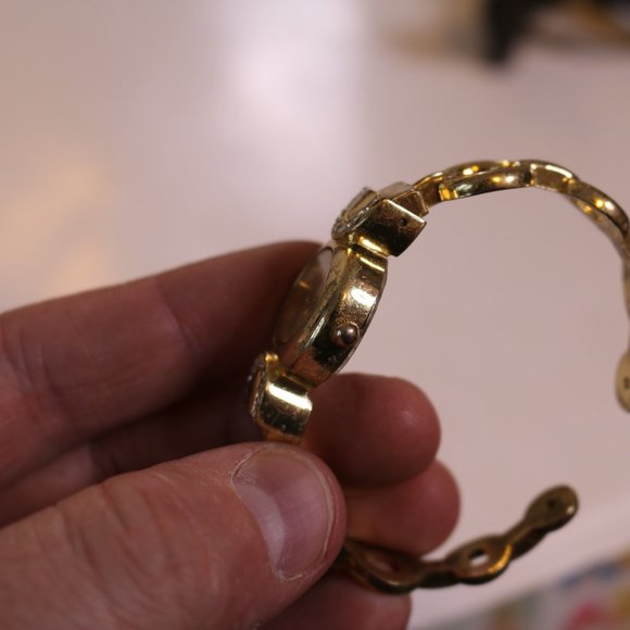 Woman caseback wirstwatch stainless steel golden tone - Picture 5 of 10